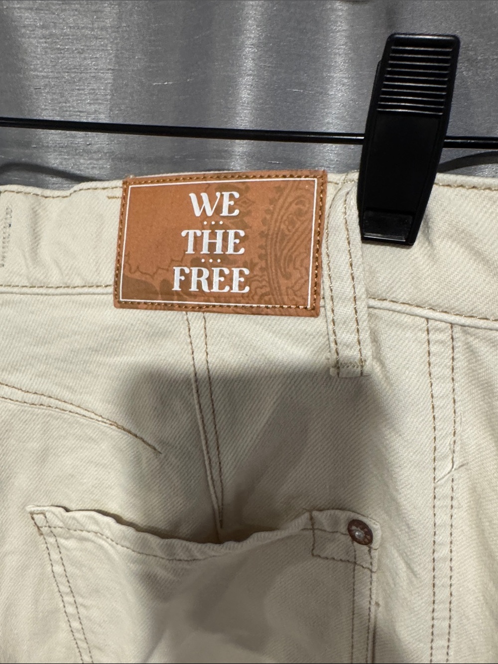 We The Free cream “Milk” good luck barrel-Leg Jeans size 27S - Picture 5 of 5